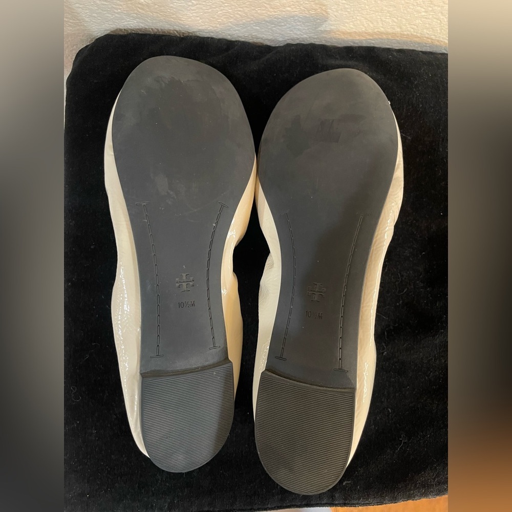 Tory Burch soft scrunch Cream Patent Flats with Black trim crisscross straps - Picture 10 of 11